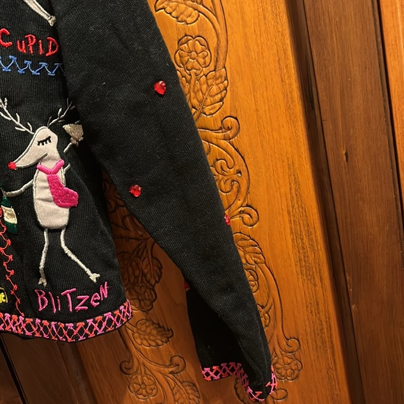 Fun reindeer sweater with lots of detail front and back - Picture 7 of 8